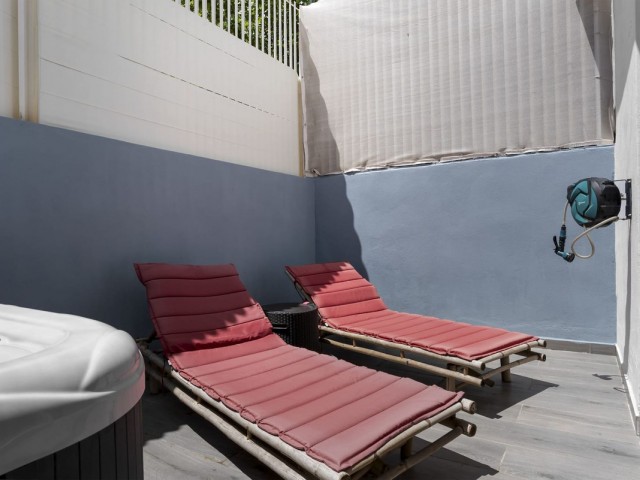 Maison mitoyenne avec 4 Chambres  à Estepona