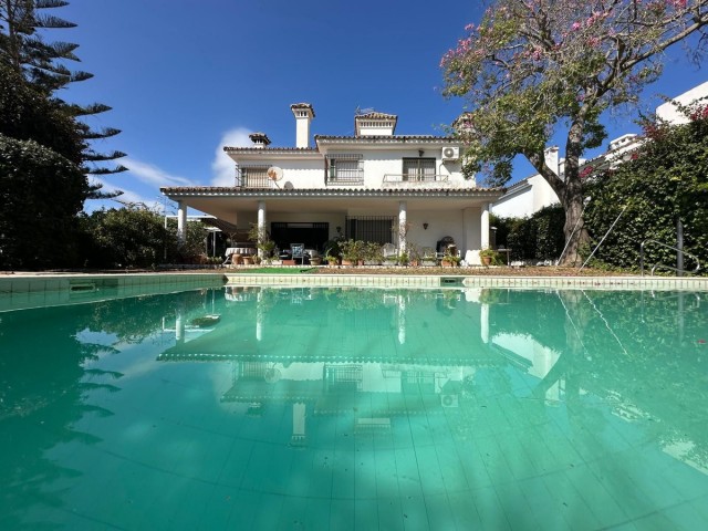 5 Sovrums Villa i Marbella