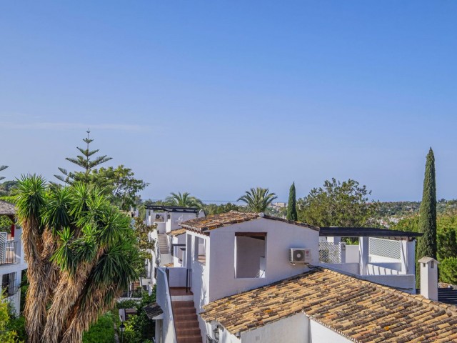 5 Bedrooms Apartment in Marbella