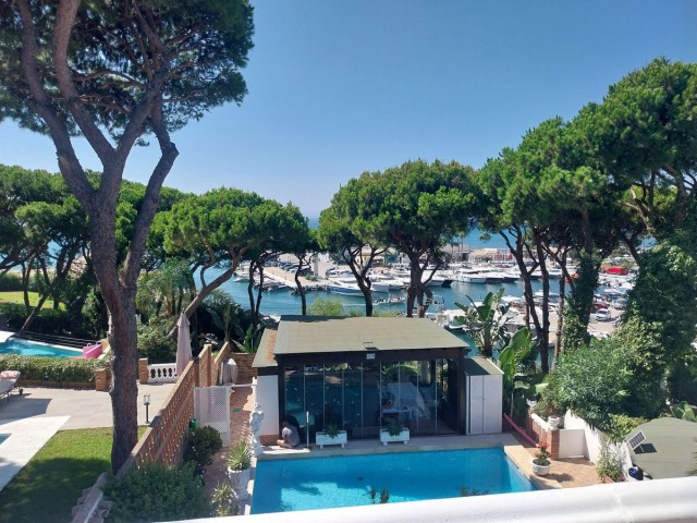 4 Soveroms Villa i Puerto de Cabopino