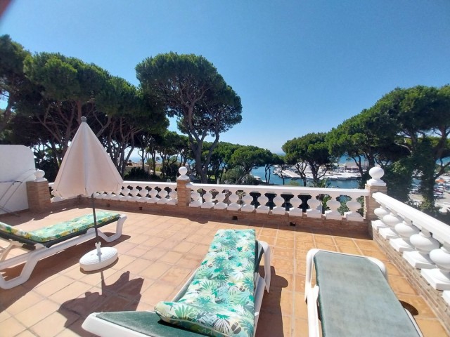 4 Soveroms Villa i Puerto de Cabopino