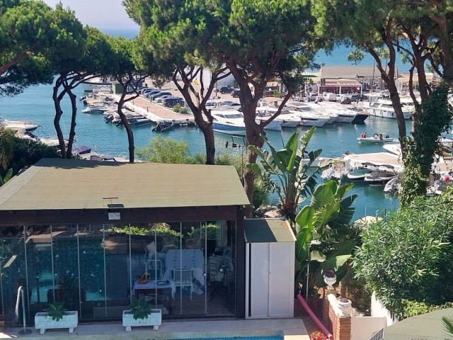 4 Schlafzimmer Villa in Puerto de Cabopino