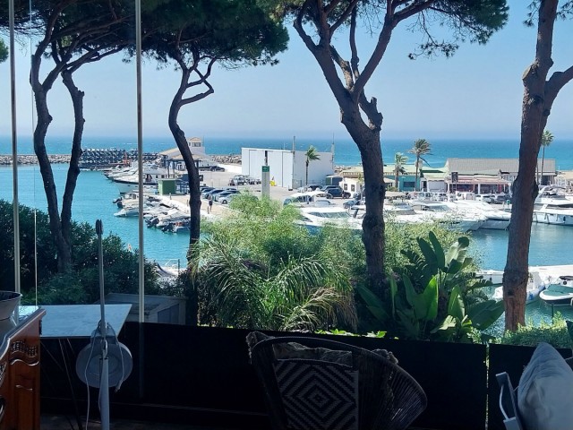 4 Schlafzimmer Villa in Puerto de Cabopino