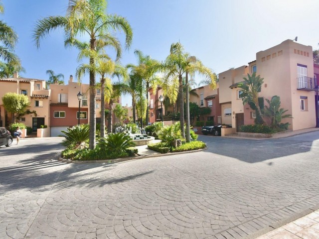 4 Schlafzimmer Villa in Nueva Andalucía