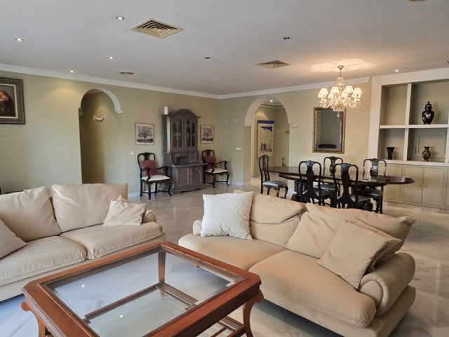 4 Slaapkamer Appartement in Torremolinos Centro