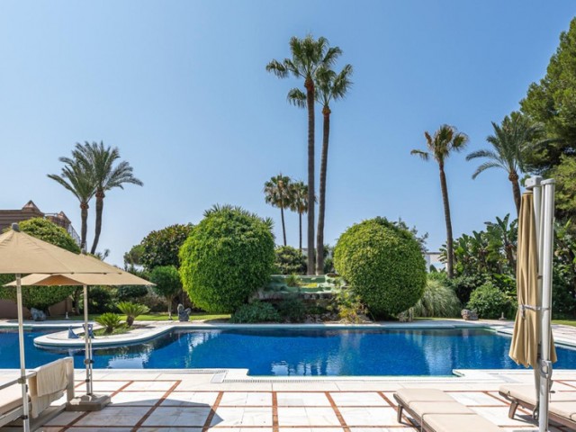 Villa avec 10 Chambres  à Estepona
