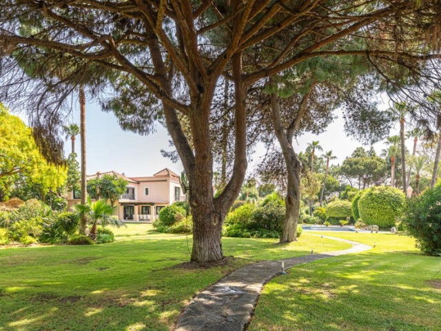 Villa avec 10 Chambres  à Estepona