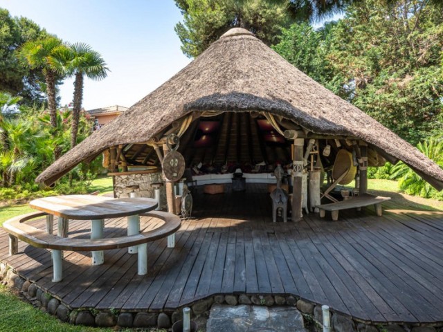 Villa avec 10 Chambres  à Estepona