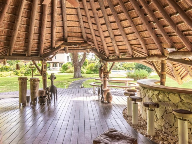 Villa avec 10 Chambres  à Estepona
