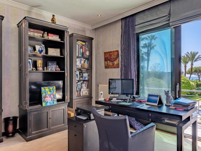 Villa avec 10 Chambres  à Estepona