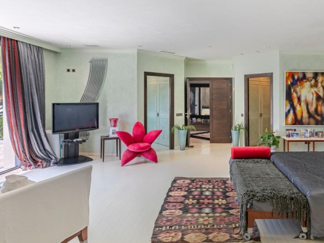 Villa avec 10 Chambres  à Estepona