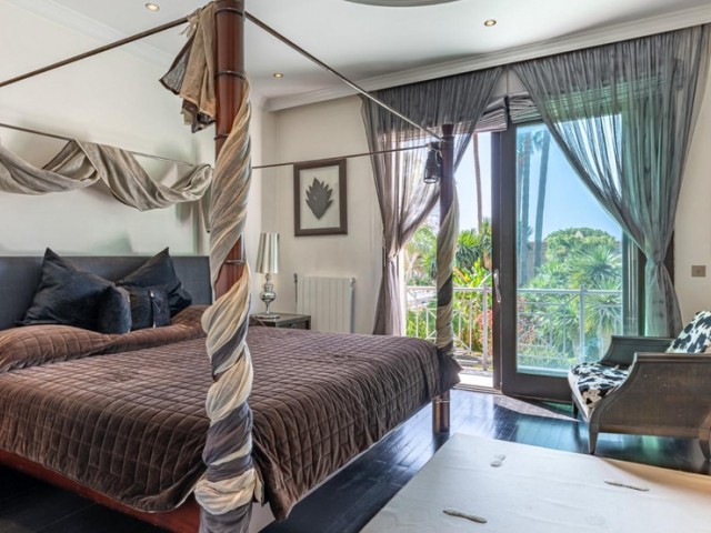 Villa avec 10 Chambres  à Estepona