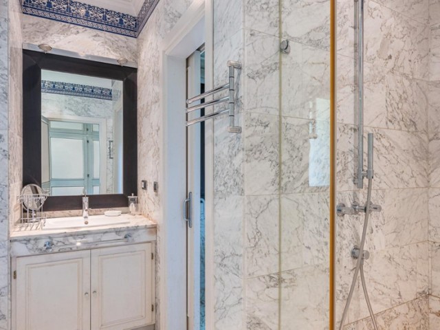 Villa avec 10 Chambres  à Estepona