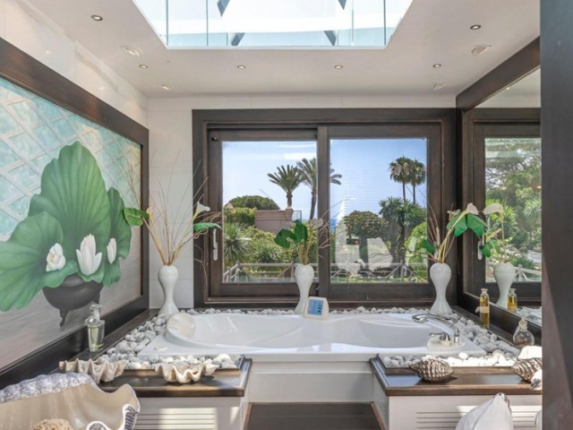 Villa avec 10 Chambres  à Estepona