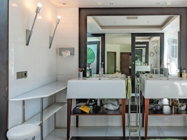 Villa avec 10 Chambres  à Estepona
