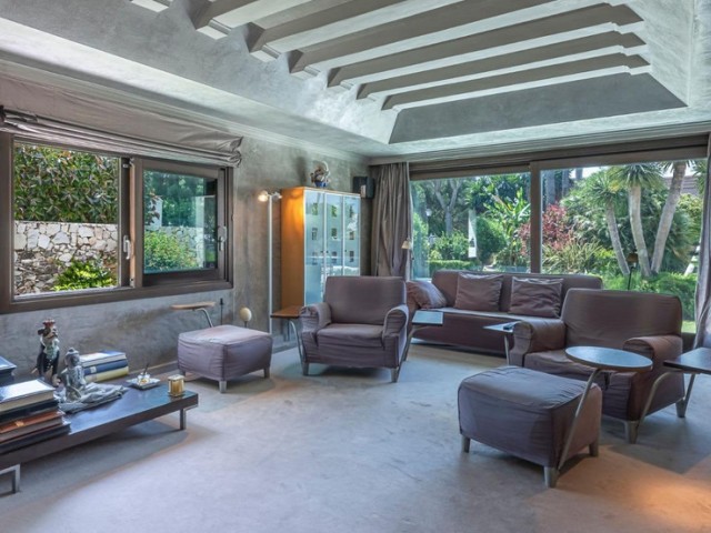 Villa avec 10 Chambres  à Estepona