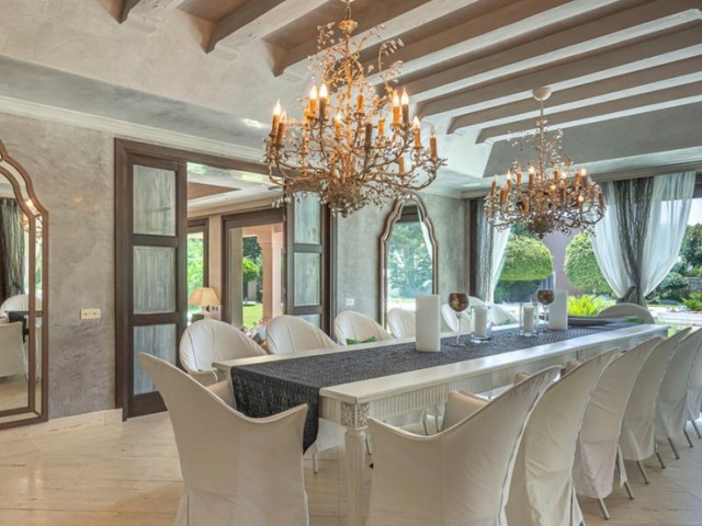 Villa avec 10 Chambres  à Estepona