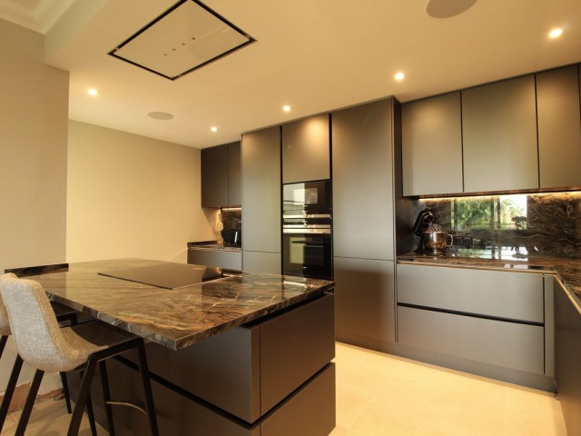 Apartment, Sierra Blanca, R5130766