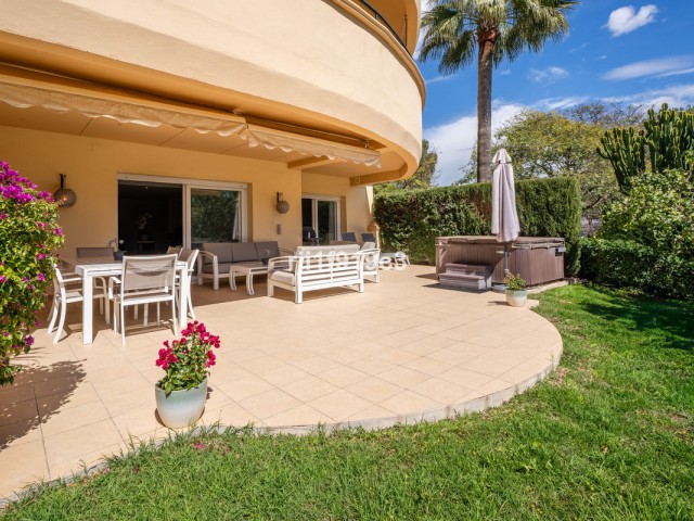 3 Bedrooms Apartment in Elviria