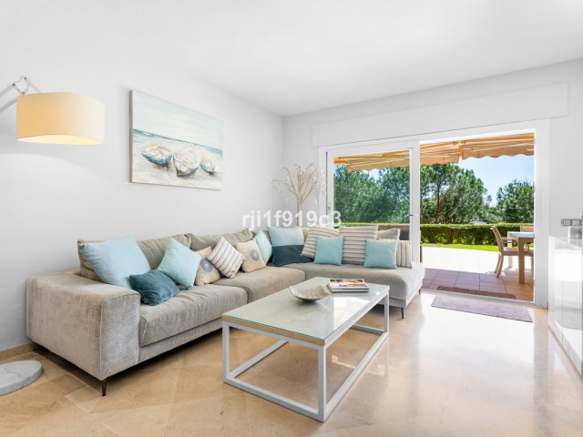 3 Bedrooms Apartment in Elviria