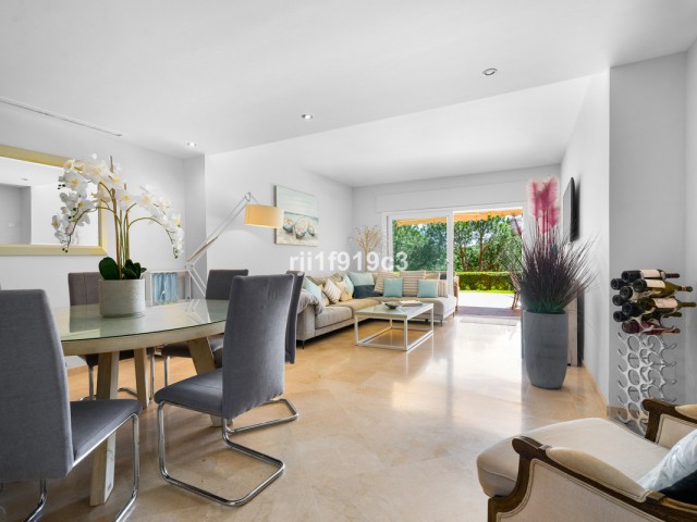 3 Bedrooms Apartment in Elviria