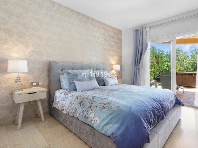 3 Bedrooms Apartment in Elviria