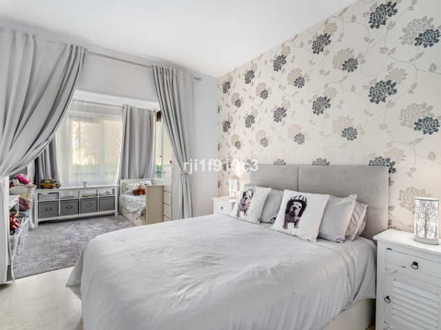 3 Bedrooms Apartment in Elviria