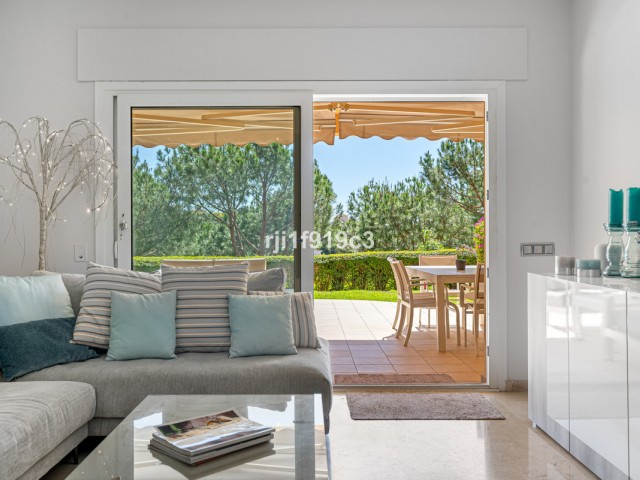3 Bedrooms Apartment in Elviria