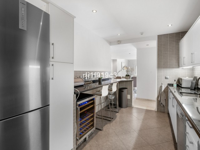 3 Bedrooms Apartment in Elviria