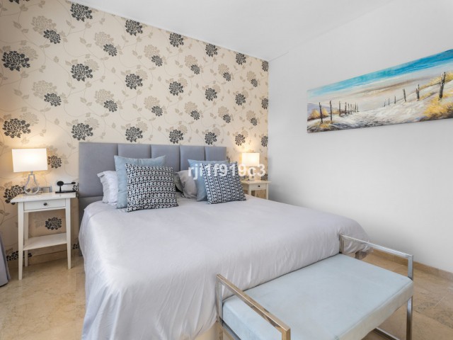 3 Bedrooms Apartment in Elviria