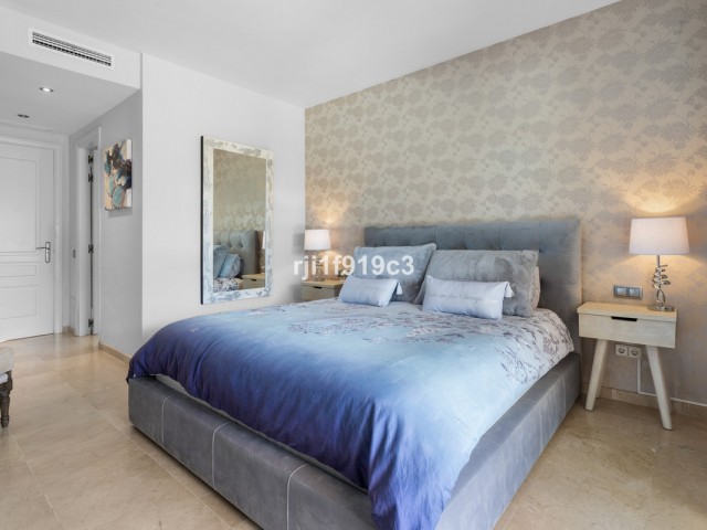3 Bedrooms Apartment in Elviria