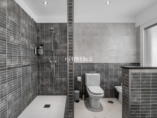 3 Bedrooms Apartment in Elviria