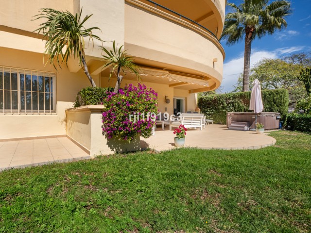 3 Bedrooms Apartment in Elviria
