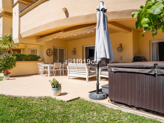 3 Bedrooms Apartment in Elviria