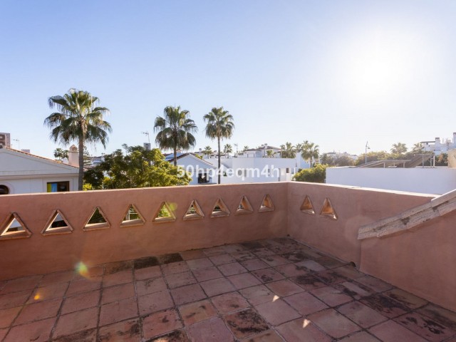 4 Bedrooms Villa in San Pedro de Alcántara
