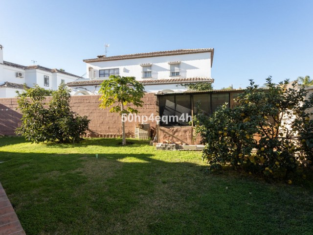 4 Bedrooms Villa in San Pedro de Alcántara