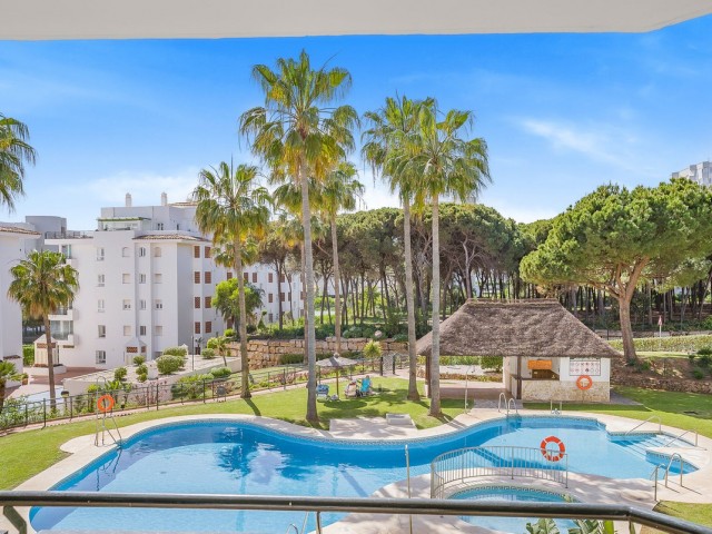 2 Bedrooms Apartment in Calahonda