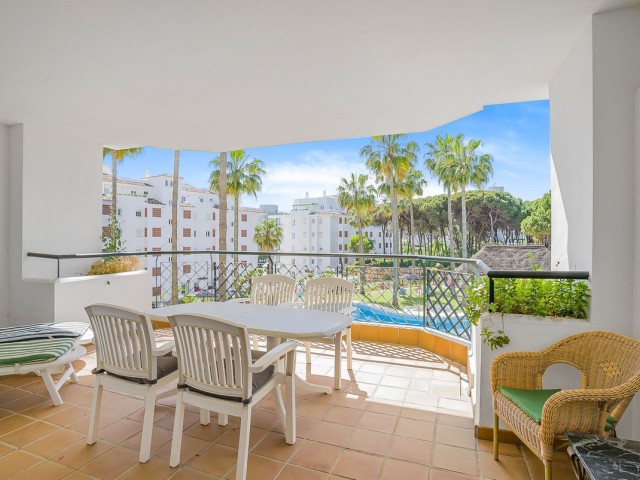 2 Bedrooms Apartment in Calahonda