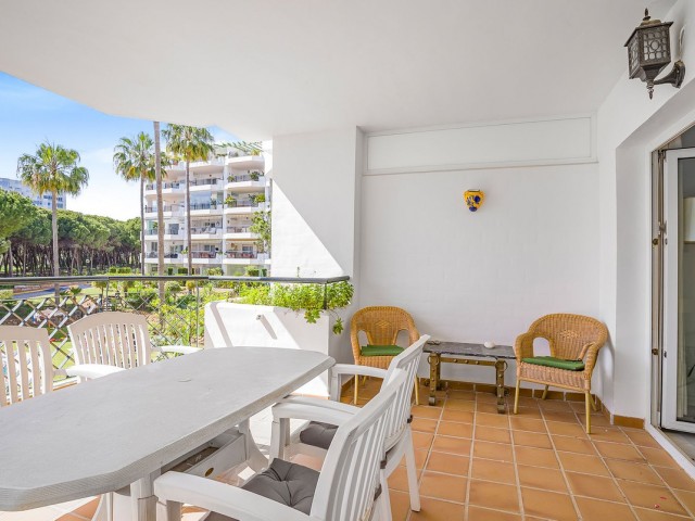 2 Bedrooms Apartment in Calahonda