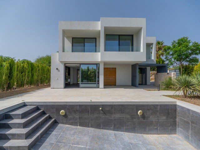 3 Bedrooms Villa in New Golden Mile