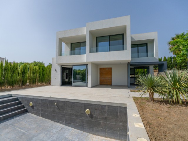 3 Bedrooms Villa in New Golden Mile