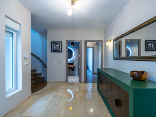 4 Schlafzimmer Villa in Marbesa