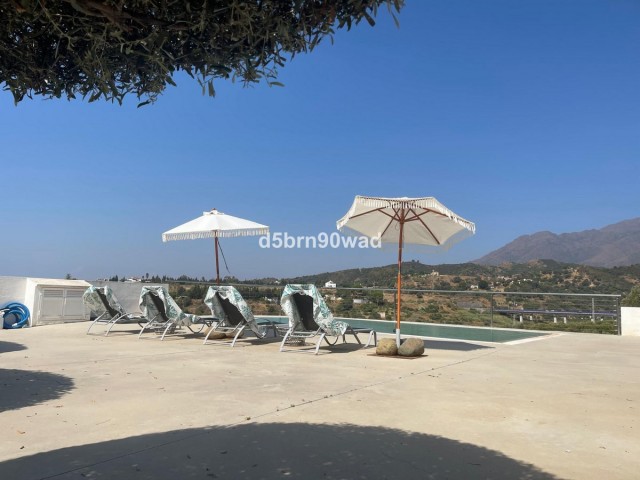 Villa avec 4 Chambres  à Estepona