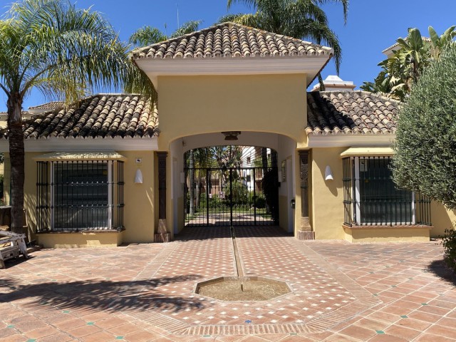 3 Bedrooms Apartment in Guadalmina Alta