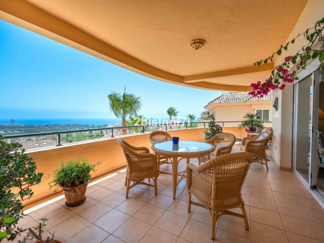 3 Bedrooms Apartment in Elviria