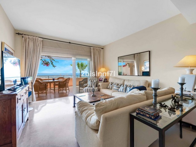 3 Bedrooms Apartment in Elviria