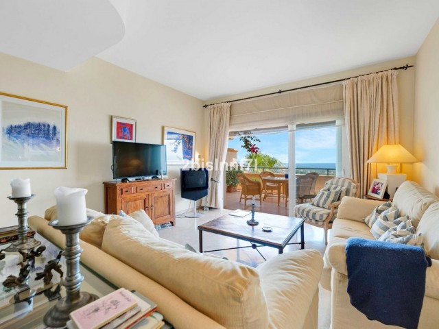 3 Bedrooms Apartment in Elviria