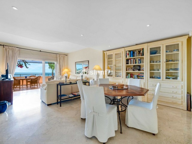 3 Bedrooms Apartment in Elviria