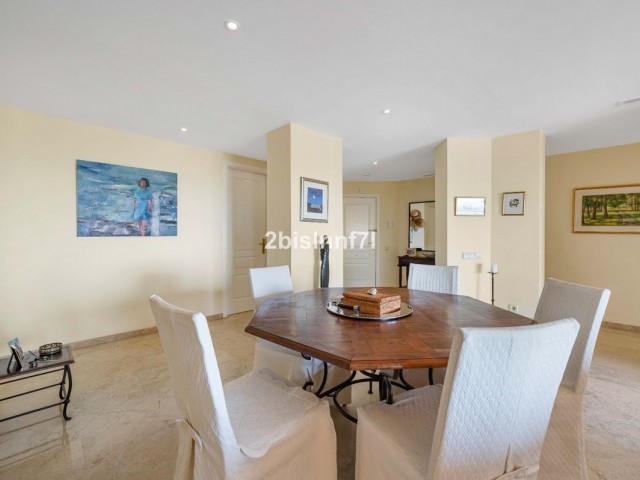 3 Bedrooms Apartment in Elviria