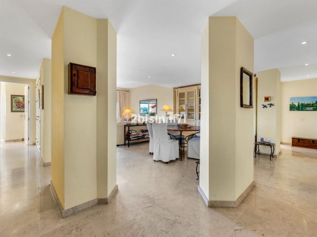 3 Bedrooms Apartment in Elviria